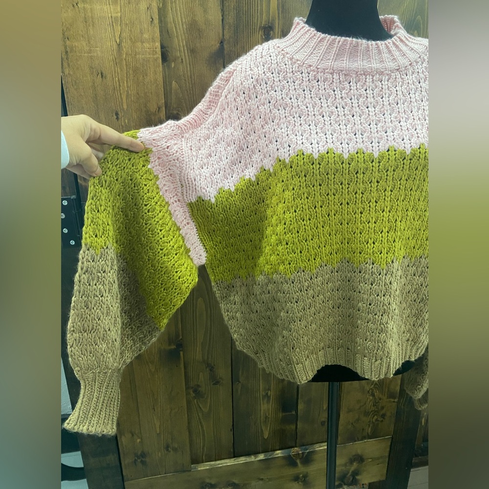 ColorBlock Knit Sweater - Picture 7 of 9